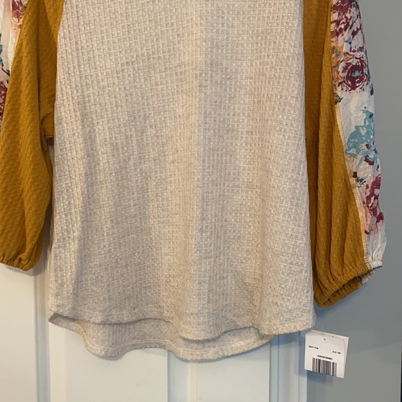 NWT- floral top- size large - Picture 3 of 3